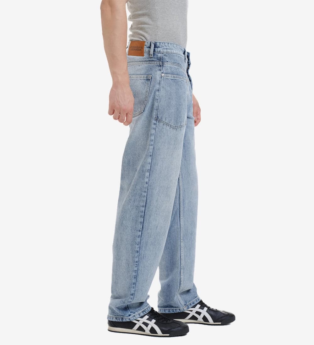 Vintage-Style Straight Fit Jeans